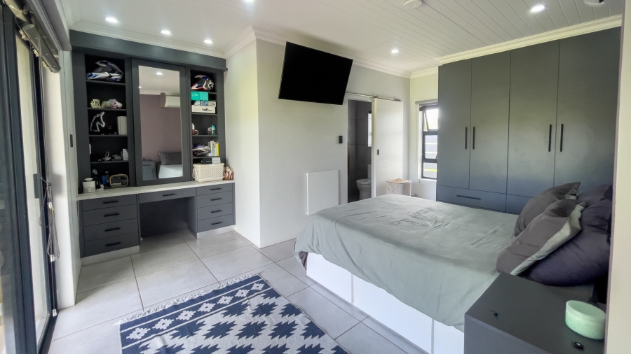 6 Bedroom Property for Sale in Riverside Western Cape